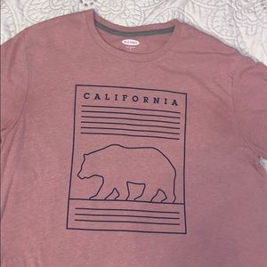 OLD NAVY T-SHIRT